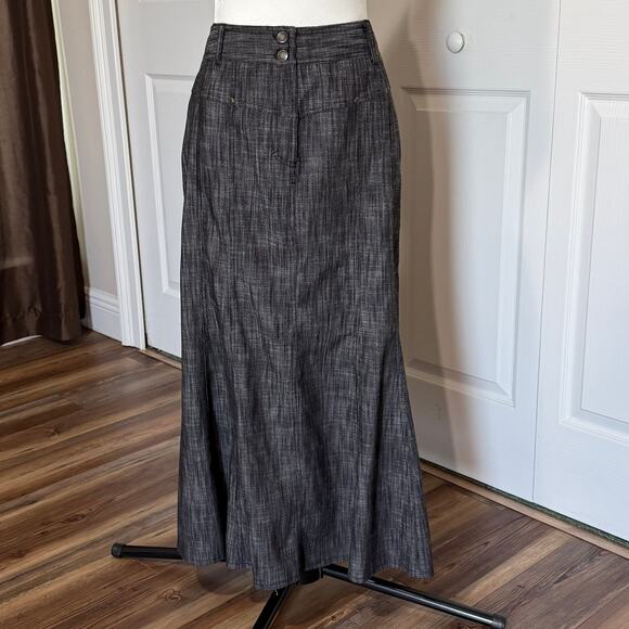 Larry Levine Dresses & Skirts - Larry Levine Size 8 stretch denim skirt heathered gray. Zip fly two button waist